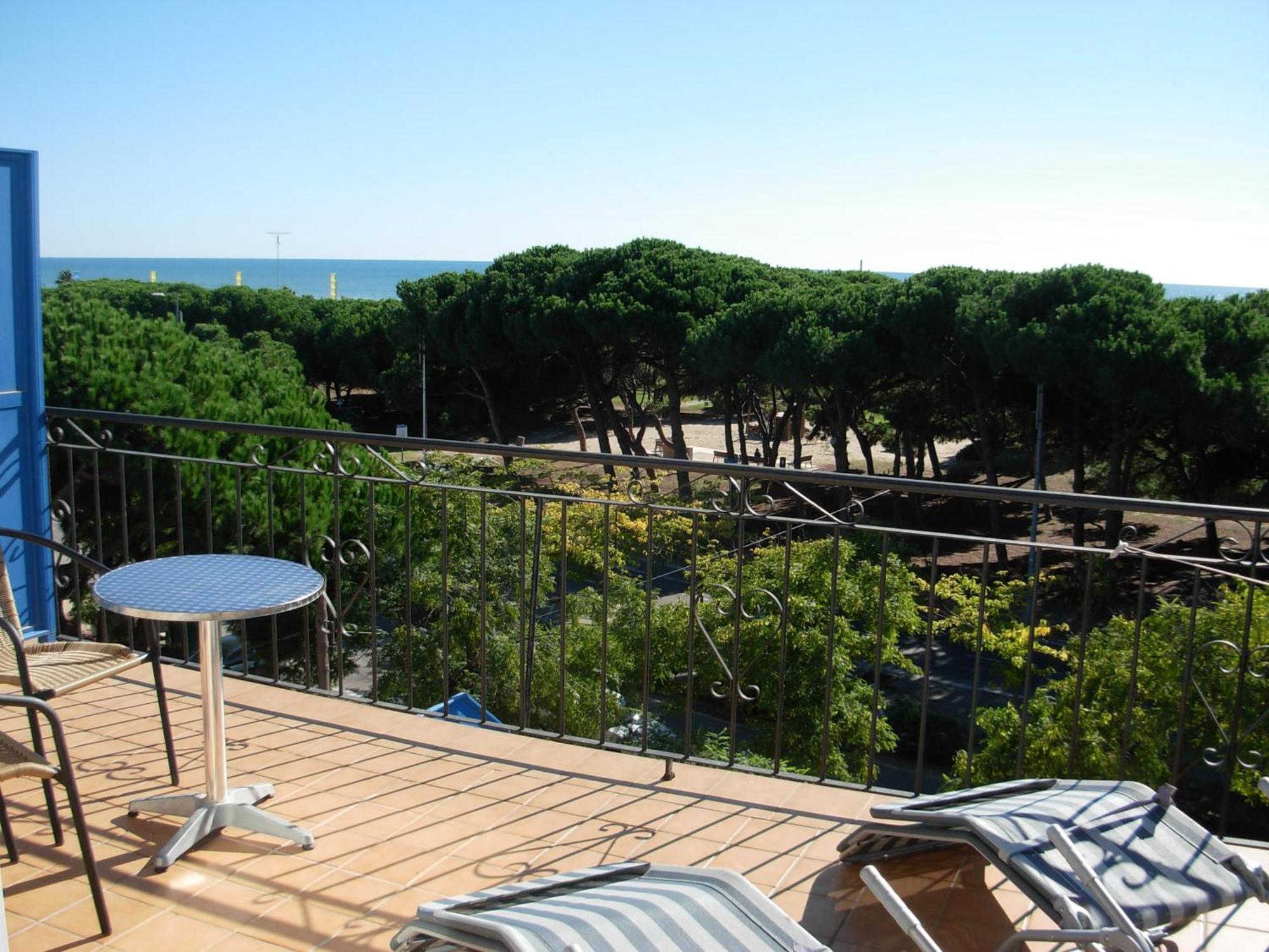 Hotel Rodsan Suizo Castelldefels Exterior foto